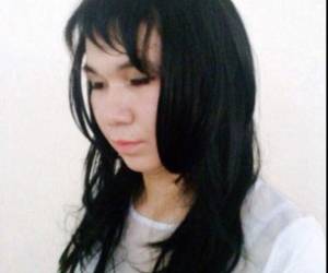 Ayan Zhademov se disfrazó de su novia para ayudarla a pasar examen.