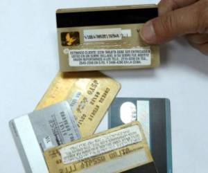 La variación interanual fue de 261,715 tarjetas en el último periodo.