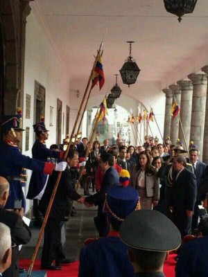 JOH y Correa dialogaron de política fiscal y asistencia social