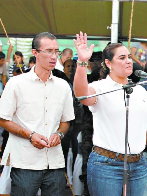 Cuerpos de investigación tras la pista de socio de ex primera dama de Honduras, Rosa Elena de Lobo