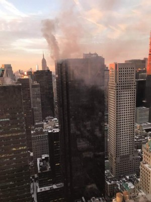Las imágenes que no vio del incendio que se desató en la Torre Trump