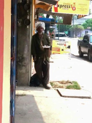 Jóvenes hondureños transforman la vida de un indigente&nbsp;&nbsp;