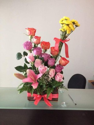 Consigue un hermoso arreglo floral con Claro Club–The Flower Spot
