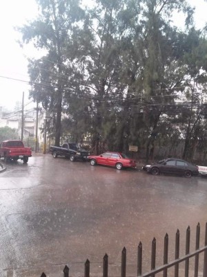 Se inundan mercados y residenciales de la capital de Honduras