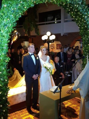 Las fotos más románticas de la boda del diputado Elvin Santos con Marcela Montaño