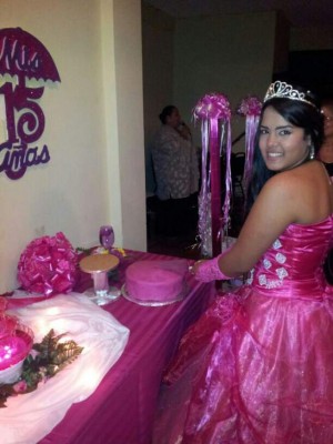 Velada rosa para Nahomy Ferrari