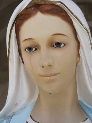 Siguatepeque: Llora imagen de la Virgen María, aseguran devotos