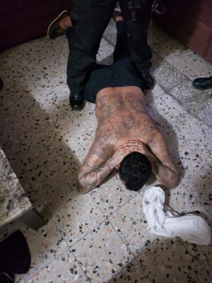 Armas y teléfonos satelitales: El equipo hallado al cabecilla de la 18