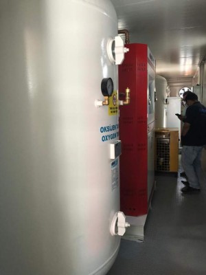 FOTOS: Así avanza la instalación de los urgentes hospitales móviles