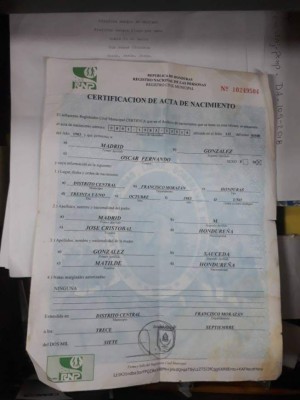 FOTOS: Los recuerdos que dejó en su escritorio el bombero hondureño Óscar Madrid