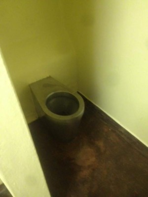 Lo encierran una noche en una celda y se hace famoso al día siguiente