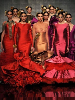 Sedas, crepés y encajes al ritmo de flamenco