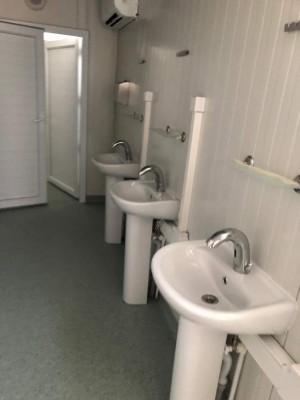 FOTOS: Así avanza la instalación de los urgentes hospitales móviles