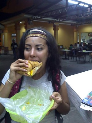 Polémica periodista publicó fotos donde luce irreconocible ¿Elsa Oseguera?