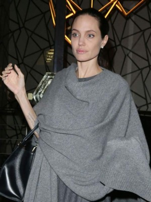 Angelina Jolie vuelve a sorprender por su extrema delgadez