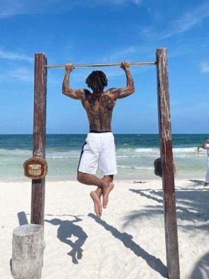 La trágica muerte de MC Kevin, cantante brasileño que se lanzó a la piscina desde un onceavo piso