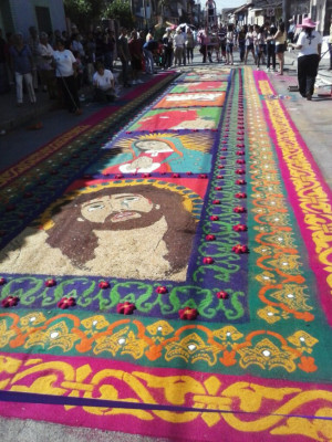 Muestras de fe adornan las calles de Comayagua