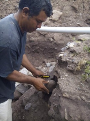 Encuentran fragmentos de vasijas lencas con antigüedad milenaria