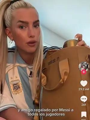 Pareja de futbolista de Argentina revela el regalo que les hizo Messi después del Mundial