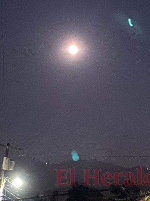FOTOS: Así luce esta noche la Superluna rosa sobre Honduras