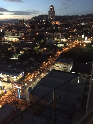 Quinta marcha de las antorchas llega a Presidencial