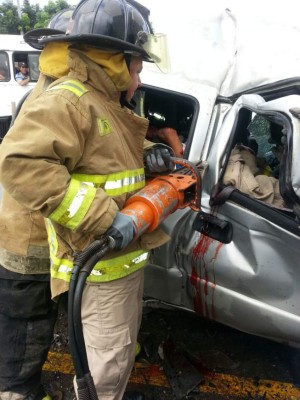 Choloma: Dos personas se salvan de morir en fuerte accidente
