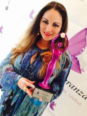 Hondureña recibe premio Mujer de Inspiración 2015
