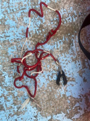 Padre de Angie Peña lo desvirtúa, pero las autoridades lo ven como luz: hallan chaleco y cordón en Belice