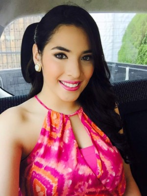 Carolina Lanza anuncia su compromiso como noticia de ''último momento''&nbsp;&nbsp;