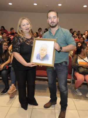 Antología de la vida y obra del poeta hondureño Pompeyo del Valle