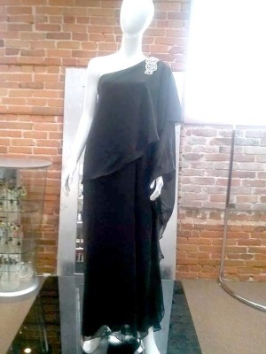 La India luce atuendo de diseñador hondureño en Miami