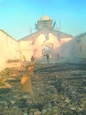 Incendio destruye histórica iglesia hondureña
