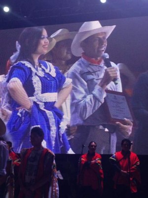 Oro Lenca realiza exitosa gira folclórica en México