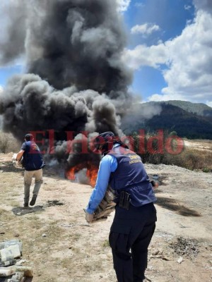 Incineran casi 400 kilos de cocaína en la capital de Honduras (FOTOS)
