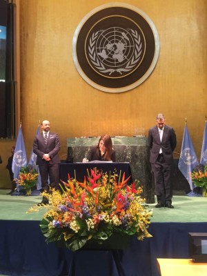 Honduras se compromete a reducir en 15% emisión de gases con Acuerdo de París