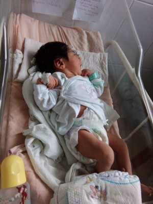 Rescatan a recién nacido abandonado en colonia de la capital