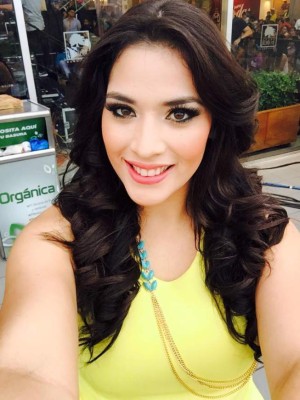 Carolina Lanza anuncia su compromiso como noticia de ''último momento''&nbsp;&nbsp;