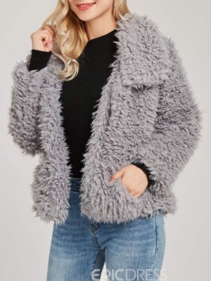 Estilo chic con prendas de felpa