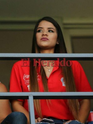 Hermosas mujeres hondureñas se hicieron presente en el clásico entre Olimpia vs Motagua