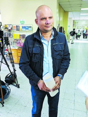 Acusados en el caso Arca Abierta desfilan a firmar libro judicial