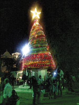 Plazas nacionales hacen honor a la Navidad