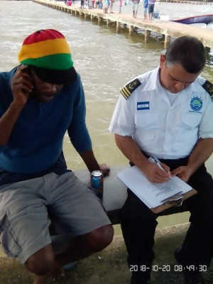 Las imágenes del rescate de los tripulantes del barco que naufragó en La Mosquitia