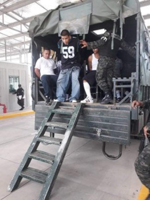 FOTOS: Así fue el traslado de 34 reos desde La Tolva hacia Támara y El Porvenir