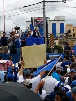 Nacionalistas marchan en Tegucigalpa y Comayagua