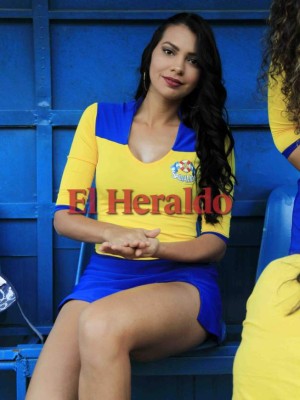 Las bellas mujeres que deslumbraron con su visita al estadio Morazán