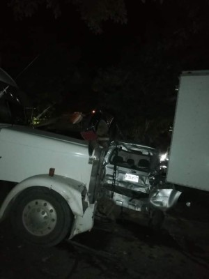 Brutal accidente deja varios heridos y unos ocho vehículos destruidos en Villanueva, Cortés