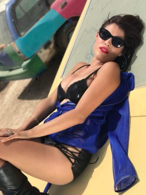 Monika Tuncbilek y su lanzamiento como cantante