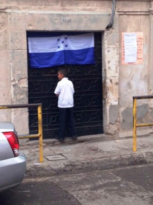 Alumnos se toman colegios de la capital en apoyo a universitarios