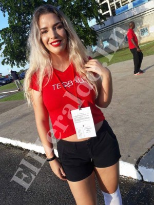 Las bellas chicas presentes en el Ato Boldon de Trinidad y Tobago previo al juego ante Honduras