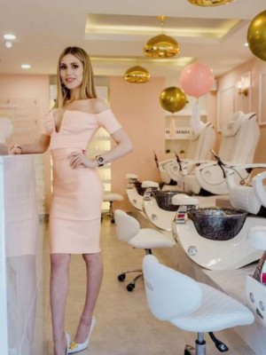 Viajes, ropa de marca y autos: los lujos de la novia de Canelo Álvarez